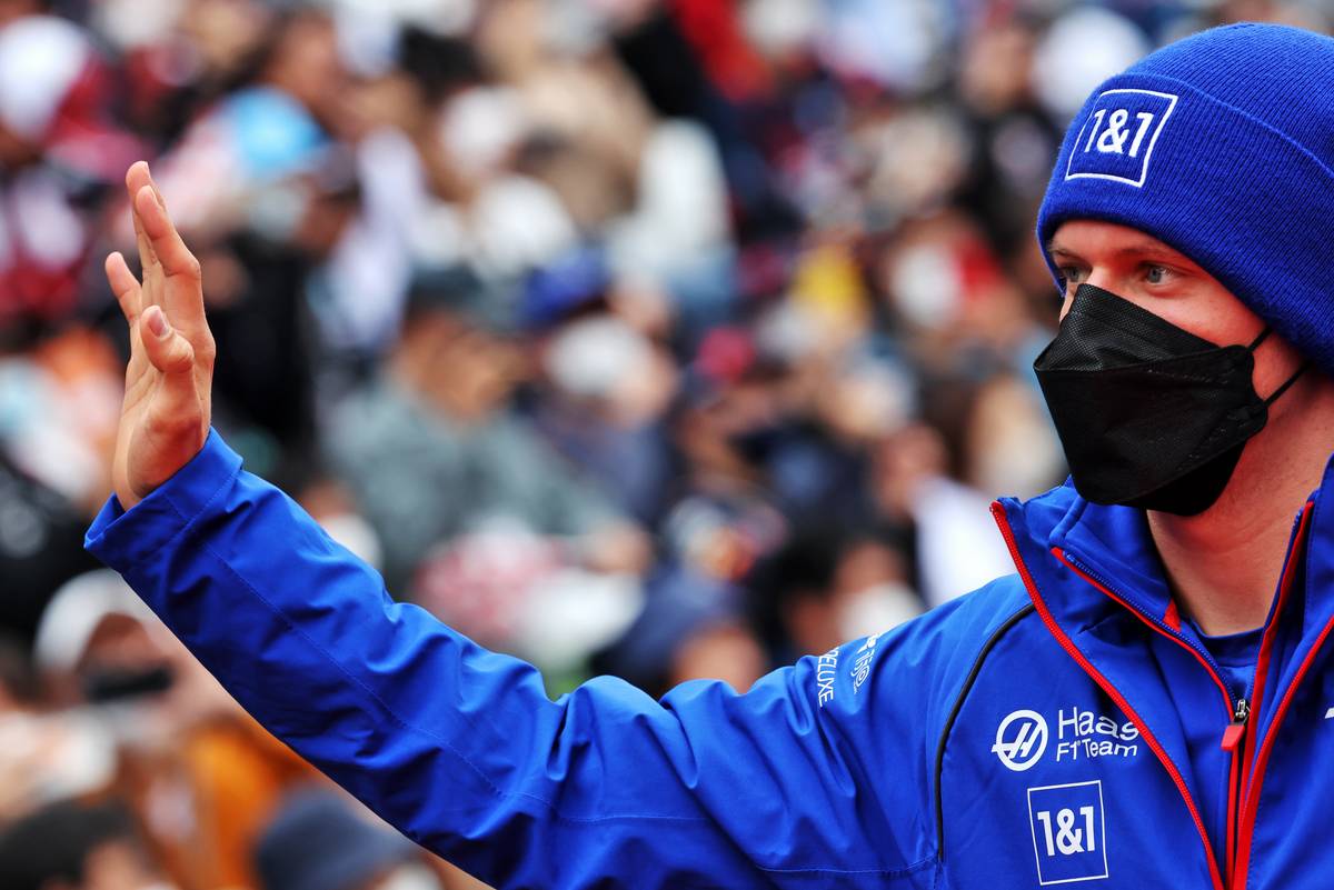 Mick Schumacher (GER) Haas F1 Team on the drivers parade. 09.10.2022. Formula 1 World Championship, Rd 18, Japanese Grand Prix, Suzuka, Japan, Race