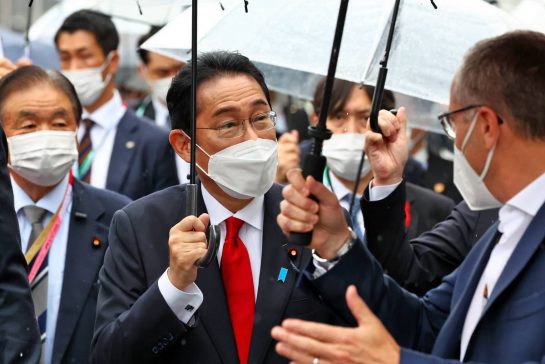 Fumio Kishida (JPN) Prime Minitster of Japan on the grid.
09.10.2022. Formula 1 World Championship, Rd 18, Japanese Grand Prix, Suzuka, Japan, Race Day.
- www.xpbimages.com, EMail: requests@xpbimages.com © Copyright: Moy / XPB Images