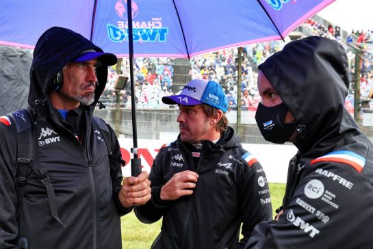 Fernando Alonso (ESP) Alpine F1 Team on the grid.
09.10.2022. Formula 1 World Championship, Rd 18, Japanese Grand Prix, Suzuka, Japan, Race Day.
- www.xpbimages.com, EMail: requests@xpbimages.com © Copyright: Moy / XPB Images