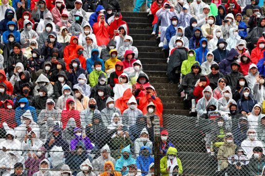 Circuit atmosphere - fans in the grandstand.
09.10.2022. Formula 1 World Championship, Rd 18, Japanese Grand Prix, Suzuka, Japan, Race Day.
- www.xpbimages.com, EMail: requests@xpbimages.com © Copyright: Coates / XPB Images