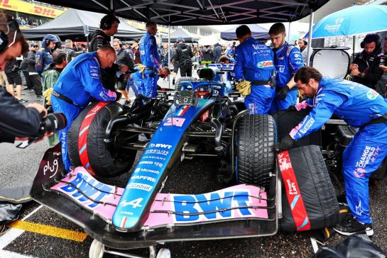 Esteban Ocon (FRA) Alpine F1 Team A522 on the grid.
09.10.2022. Formula 1 World Championship, Rd 18, Japanese Grand Prix, Suzuka, Japan, Race Day.
- www.xpbimages.com, EMail: requests@xpbimages.com © Copyright: Batchelor / XPB Images