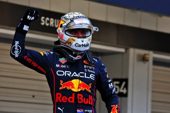 Race winner Max Verstappen (NLD) Red Bull Racing celebrates in parc ferme.
09.10.2022. Formula 1 World Championship, Rd 18, Japanese Grand Prix, Suzuka, Japan, Race Day.
- www.xpbimages.com, EMail: requests@xpbimages.com © Copyright: Coates / XPB Images