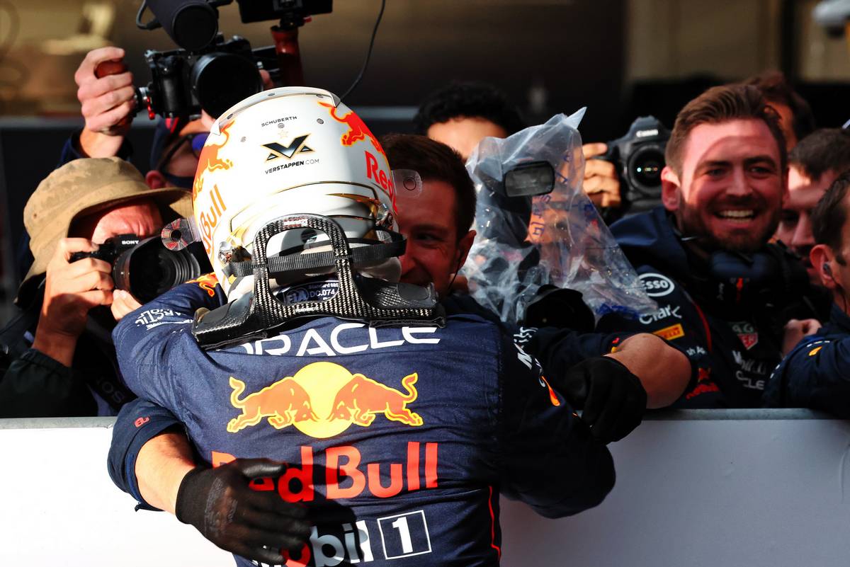 Race winner Max Verstappen (NLD) Red Bull Racing celebrates with the team in parc ferme. 09.10.2022. Formula 1 World Championship, Rd 18, Japanese Grand Prix, Suzuka, Japan, Race