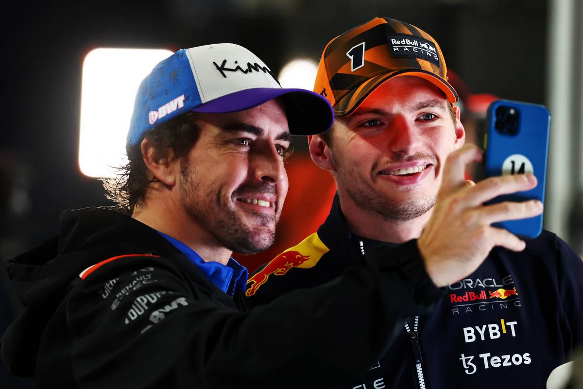 Fernando Alonso (ESP) Alpine F1 Team with race winner and World Champion Max Verstappen (NLD) Red Bull Racing. 09.10.2022. Formula 1 World Championship, Rd 18, Japanese Grand Prix, Suzuka, Japan, Race
