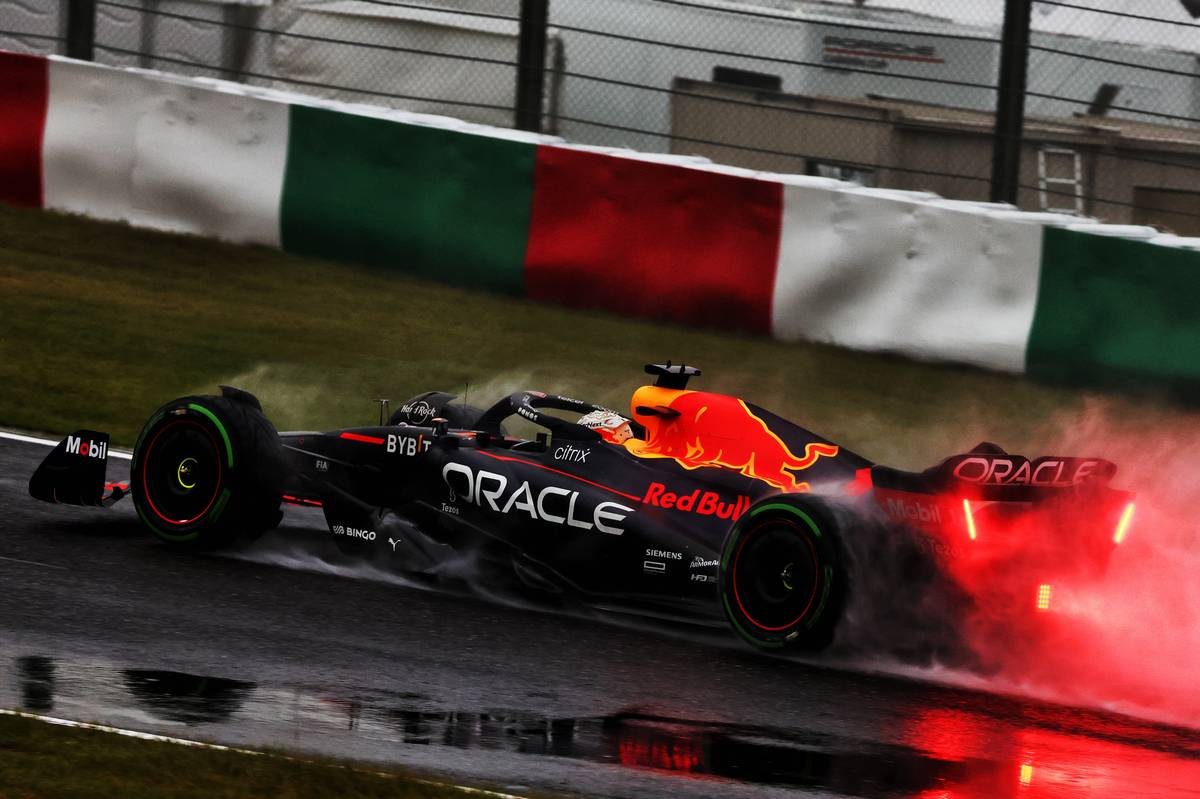 Max Verstappen (NLD) Red Bull Racing RB18. 09.10.2022. Formula 1 World Championship, Rd 18, Japanese Grand Prix, Suzuka, Japan, Race