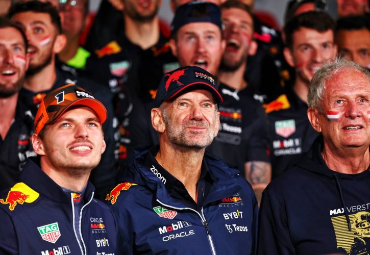 (L to R): Race winner Max Verstappen (NLD) Red Bull Racing celebrates winning the World Championship with Adrian Newey (GBR) Red Bull Racing Chief Technical Officer; Dr Helmut Marko (AUT) Red Bull Motorsport Consultant and the team. 09.10.2022. Formula 1 World Championship, Rd 18, Japanese Grand Prix, Suzuka, Japan, Race