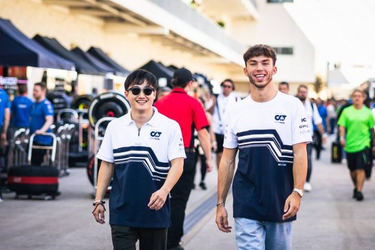 (L to R): Yuki Tsunoda (JPN) AlphaTauri and team mate Pierre Gasly (FRA) AlphaTauri.
20.10.2022. Formula 1 World Championship, Rd 19, United States Grand Prix, Austin, Texas, USA, Preparation Day.
- www.xpbimages.com, EMail: requests@xpbimages.com © Copyright: Bearne / XPB Images