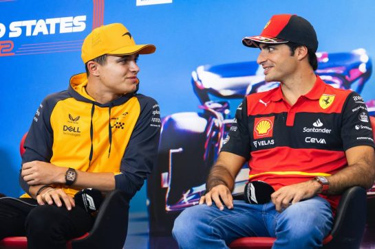 (L to R): Lando Norris (GBR) McLaren and Carlos Sainz Jr (ESP) Ferrari in the FIA Press Conference.
20.10.2022. Formula 1 World Championship, Rd 19, United States Grand Prix, Austin, Texas, USA, Preparation Day.
- www.xpbimages.com, EMail: requests@xpbimages.com © Copyright: Bearne / XPB Images
