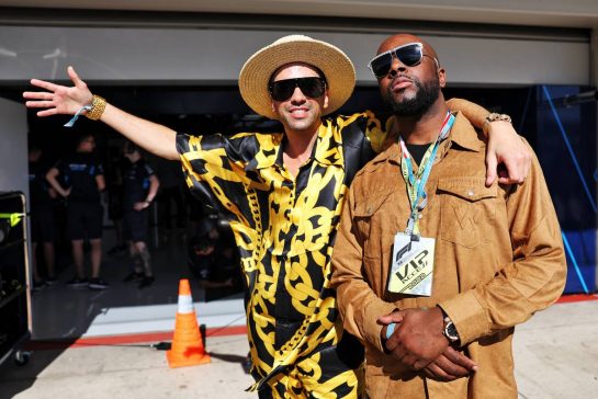 (L to R): DJ Cassidy (USA) DJ and Wyclef Jean, Rapper, with Williams Racing.
22.10.2022. Formula 1 World Championship, Rd 19, United States Grand Prix, Austin, Texas, USA, Qualifying Day.
- www.xpbimages.com, EMail: requests@xpbimages.com © Copyright: Bearne / XPB Images