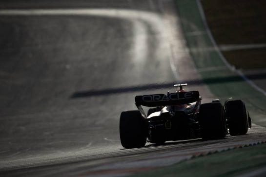 Sergio Perez (MEX) Red Bull Racing RB18.
22.10.2022. Formula 1 World Championship, Rd 19, United States Grand Prix, Austin, Texas, USA, Qualifying Day.
- www.xpbimages.com, EMail: requests@xpbimages.com © Copyright: Price / XPB Images