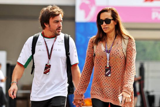 (L to R): Fernando Alonso (ESP) Alpine F1 Team with girlfriend Andrea Schlager (AUT) Journalist.
27.10.2022. Formula 1 World Championship, Rd 20, Mexican Grand Prix, Mexico City, Mexico, Preparation Day.
- www.xpbimages.com, EMail: requests@xpbimages.com © Copyright: Moy / XPB Images