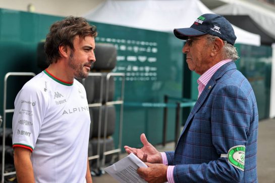 (L to R): Fernando Alonso (ESP) Alpine F1 Team with Jo Ramirez (MEX).
27.10.2022. Formula 1 World Championship, Rd 20, Mexican Grand Prix, Mexico City, Mexico, Preparation Day.
- www.xpbimages.com, EMail: requests@xpbimages.com © Copyright: Moy / XPB Images
