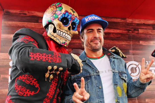 (L to R): Day of the Dead Skeleton with Fernando Alonso (ESP) Alpine F1 Team - spray painted jacket.
27.10.2022. Formula 1 World Championship, Rd 20, Mexican Grand Prix, Mexico City, Mexico, Preparation Day.
- www.xpbimages.com, EMail: requests@xpbimages.com © Copyright: Moy / XPB Images