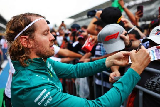 Sebastian Vettel (GER) Aston Martin F1 Team signs autographs for the fans.
27.10.2022. Formula 1 World Championship, Rd 20, Mexican Grand Prix, Mexico City, Mexico, Preparation Day.
- www.xpbimages.com, EMail: requests@xpbimages.com © Copyright: Coates / XPB Images