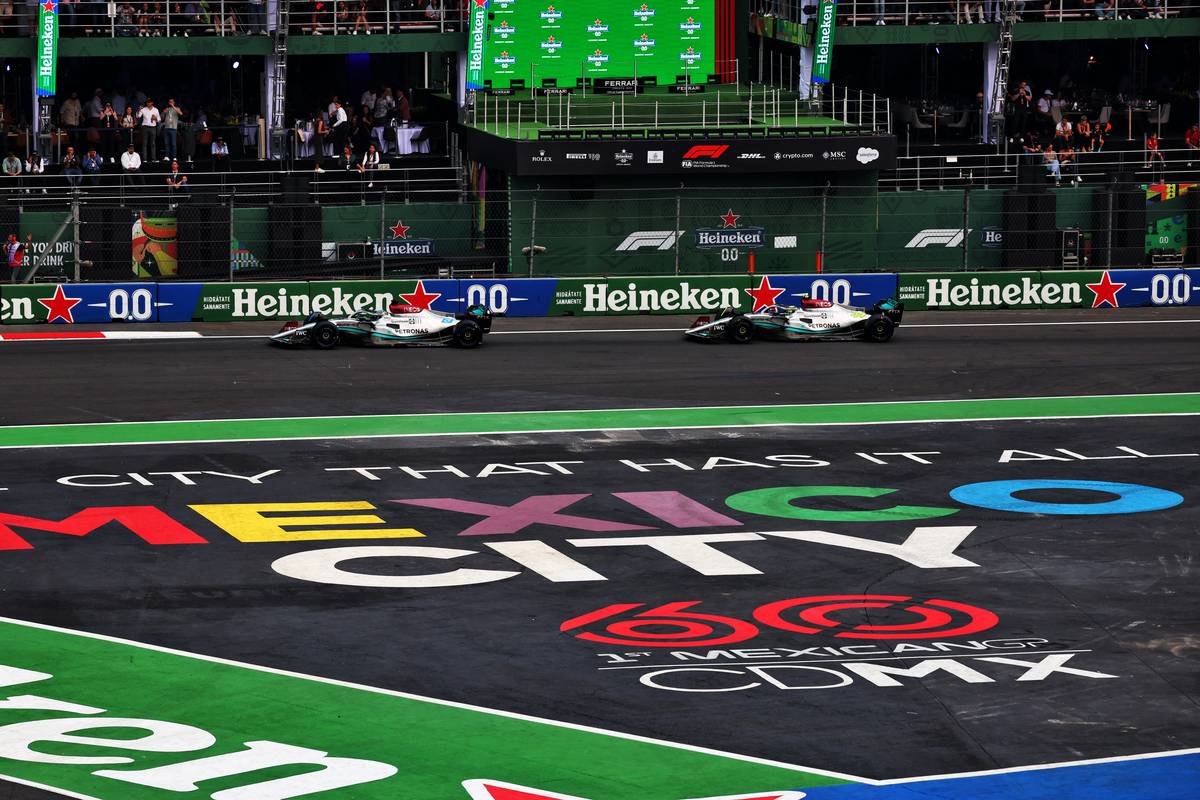 George Russell (GBR) Mercedes AMG F1 W13 leads team mate Lewis Hamilton (GBR) Mercedes AMG F1 W13. 28.10.2022. Formula 1 World Championship, Rd 20, Mexican Grand Prix, Mexico City, Mexico, Practice