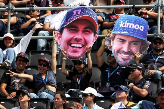 Circuit atmosphere - fans in the grandstand with Sergio Perez (MEX) Red Bull Racing and Fernando Alonso (ESP) Alpine F1 Team 'big heads'.
29.10.2022. Formula 1 World Championship, Rd 20, Mexican Grand Prix, Mexico City, Mexico, Qualifying Day.
- www.xpbimages.com, EMail: requests@xpbimages.com © Copyright: Moy / XPB Images