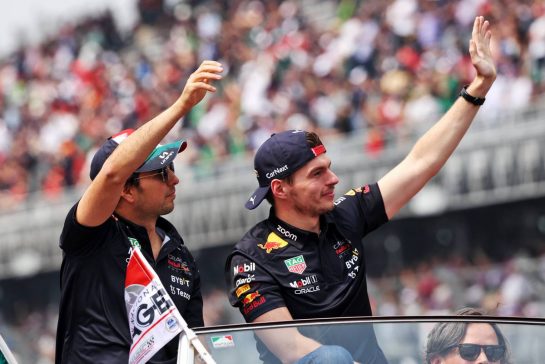 (L to R): Sergio Perez (MEX) Red Bull Racing and Max Verstappen (NLD) Red Bull Racing on the drivers parade.
30.10.2022. Formula 1 World Championship, Rd 20, Mexican Grand Prix, Mexico City, Mexico, Race Day.
- www.xpbimages.com, EMail: requests@xpbimages.com © Copyright: Bearne / XPB Images