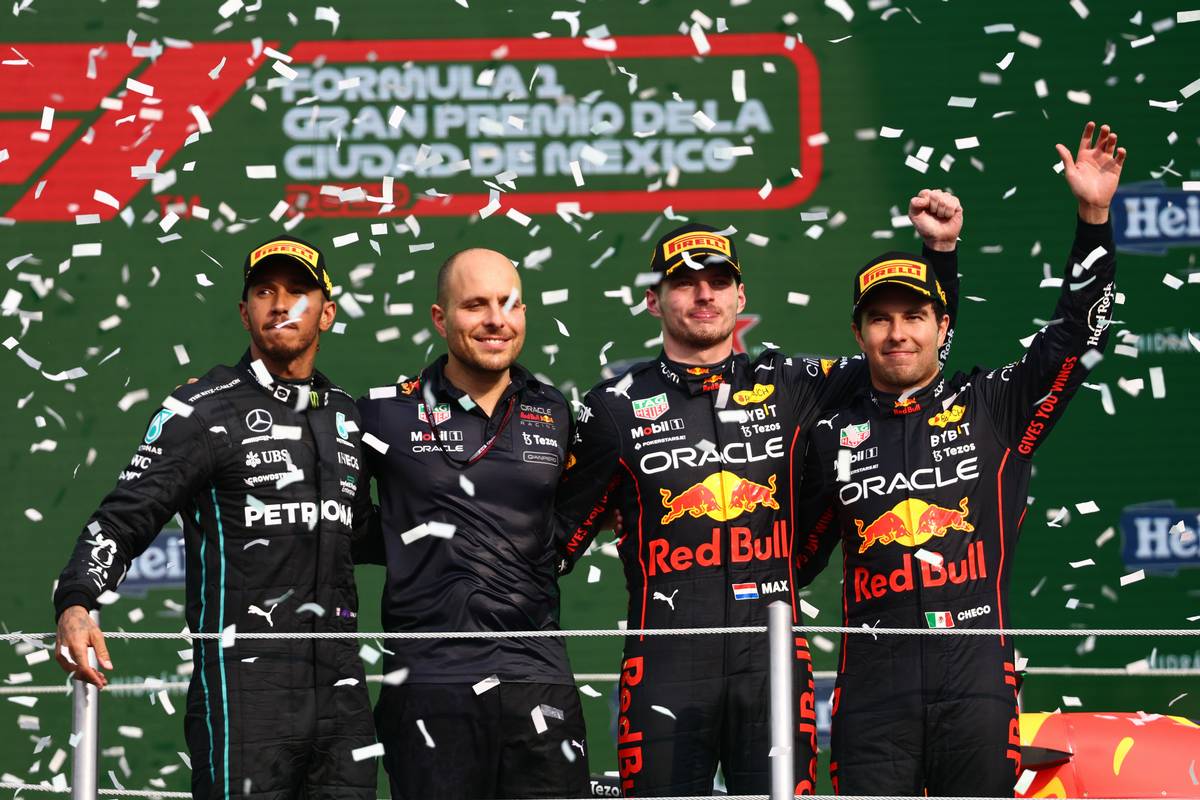 1st place Max Verstappen (NLD) Red Bull Racing, 2nd place Lewis Hamilton (GBR) Mercedes AMG F1, 3rd place Sergio Perez (MEX) Red Bull Racing with Gianpiero Lambiase (ITA) Red Bull Racing Engineer. 30.10.2022. Formula 1 World Championship, Rd 20, Mexican Grand Prix, Mexico City, Mexico, Race