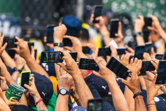 Fans with phones at the podium.
30.10.2022. Formula 1 World Championship, Rd 20, Mexican Grand Prix, Mexico City, Mexico, Race Day.
- www.xpbimages.com, EMail: requests@xpbimages.com © Copyright: Bearne / XPB Images
