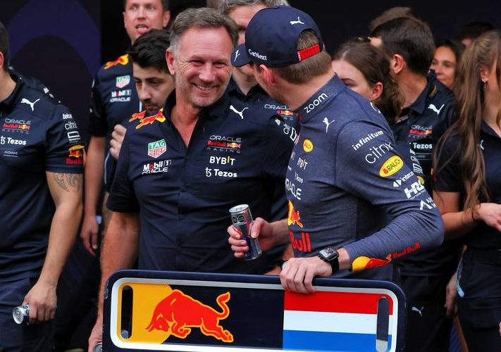 Christian Horner (GBR) Red Bull Racing Team Principal celebrates a record breaking 14th GP victory in one season for Max Verstappen (NLD) Red Bull Racing. 30.10.2022. Formula 1 World Championship, Rd 20, Mexican Grand Prix, Mexico City, Mexico, Race