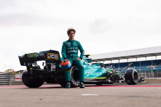 portrait, Silverstone Circuit, F12210a, F1, GP, Great Britain
Felipe Drugovich tests the Aston Martin AMR21
