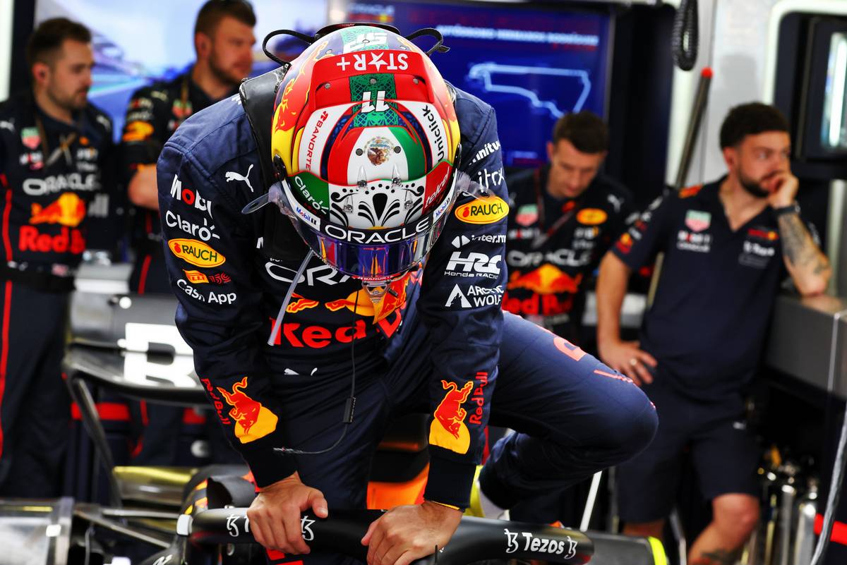 Sergio Perez (MEX) Red Bull Racing RB18. 30.10.2022. Formula 1 World Championship, Rd 20, Mexican Grand Prix, Mexico City, Mexico, Race