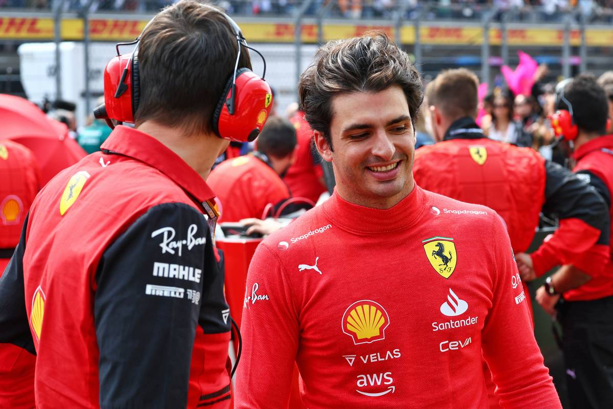 Carlos Sainz Jr (ESP) Ferrari with Riccardo Adami (ITA) Ferrari Race Engineer. 30.10.2022. Formula 1 World Championship, Rd 20, Mexican Grand Prix, Mexico City, Mexico, Race