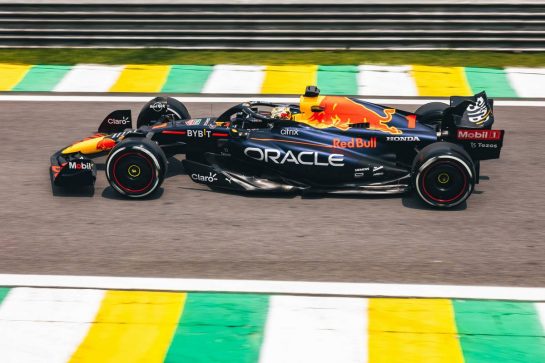 Max Verstappen (NLD) Red Bull Racing RB18.11.11.2022. Formula 1 World Championship, Rd 21, Brazilian Grand Prix, Sao Paulo, Brazil, Qualifying Day.
- www.xpbimages.com, EMail: requests@xpbimages.com © Copyright: Bearne / XPB Images
