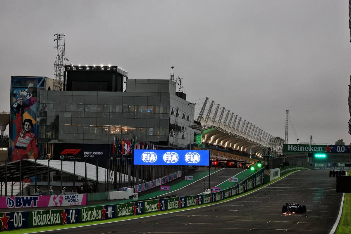 George Russell (GBR) Mercedes AMG F1 W13. 11.11.2022. Formula 1 World Championship, Rd 21, Brazilian Grand Prix, Sao Paulo, Brazil, Qualifying