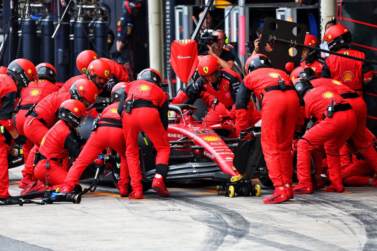 Charles Leclerc (MON) Ferrari F1-75 makes a pit stop. 13.11.2022. Formula 1 World Championship, Rd 21, Brazilian Grand Prix, Sao Paulo, Brazil, Race