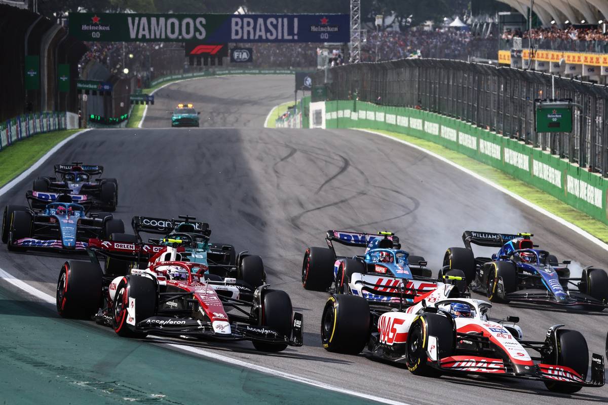 Start of the race, Mick Schumacher (GER), Haas F1 Team 13.11.2022. Formula 1 World Championship, Rd 21, Brazilian Grand Prix, Sao Paulo, Brazil, Race