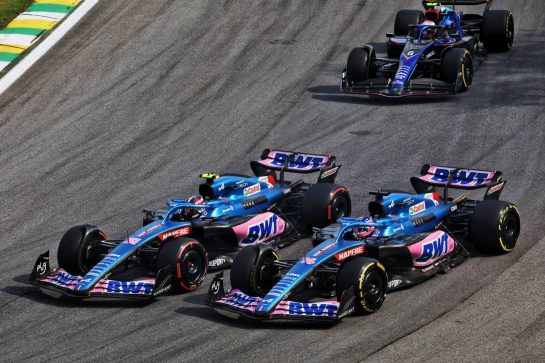 (L to R): Esteban Ocon (FRA) Alpine F1 Team A522 and Fernando Alonso (ESP) Alpine F1 Team A522 battle for position.
13.11.2022. Formula 1 World Championship, Rd 21, Brazilian Grand Prix, Sao Paulo, Brazil, Race Day.
- www.xpbimages.com, EMail: requests@xpbimages.com © Copyright: Bearne / XPB Images