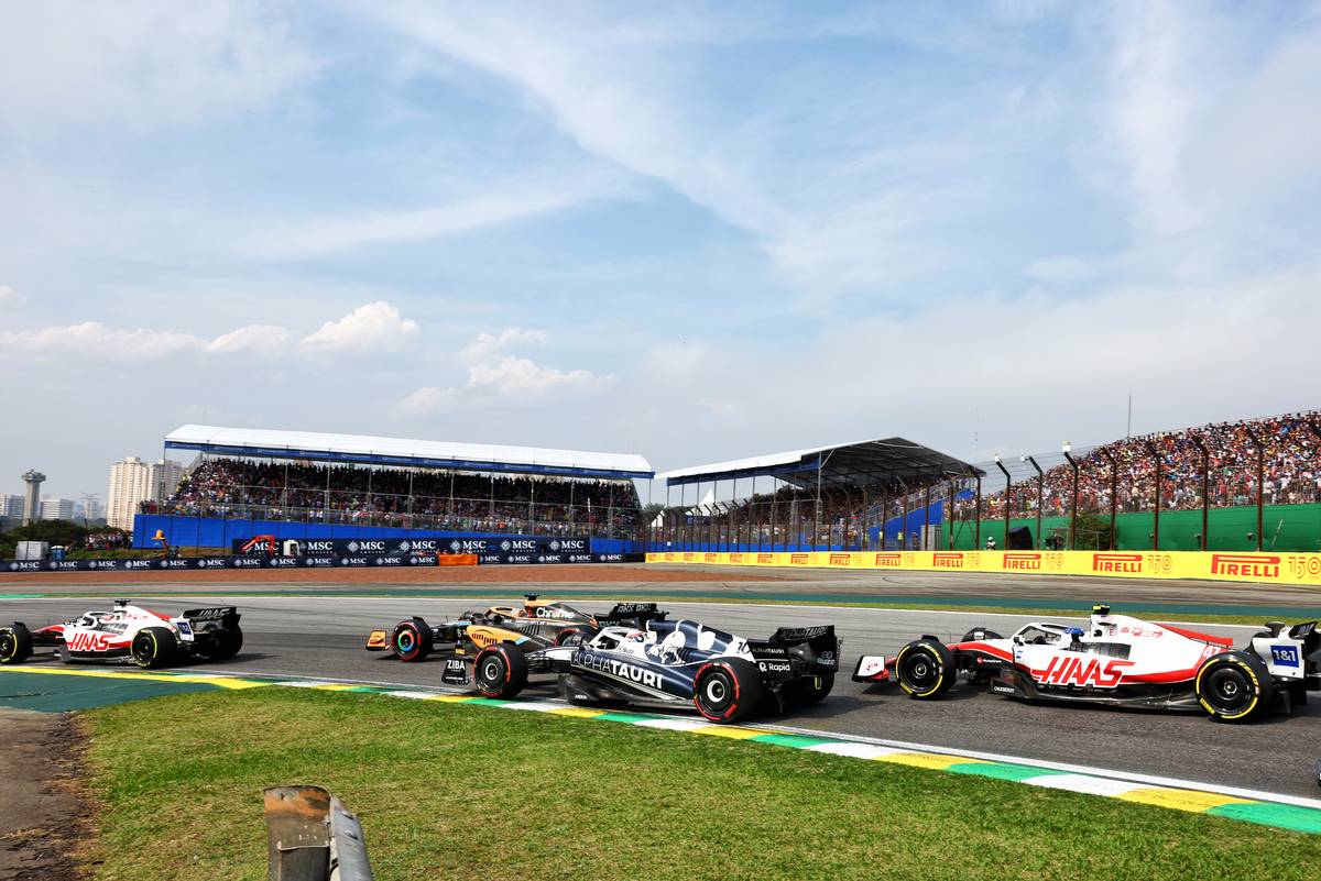 Ricciardo memberikan hukuman kepada Abu Dhabi karena tabrakan dengan Magnussen