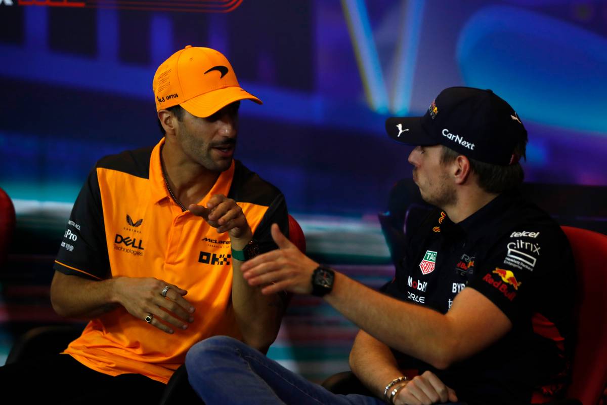 Ricciardo seharusnya bertahan di Red Bull, kata Verstappen