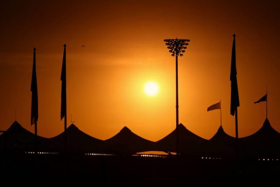 Circuit atmosphere sunset.
17.11.2022. Formula 1 World Championship, Rd 22, Abu Dhabi Grand Prix, Yas Marina Circuit, Abu Dhabi, Preparation Day.
- www.xpbimages.com, EMail: requests@xpbimages.com © Copyright: Moy / XPB Images