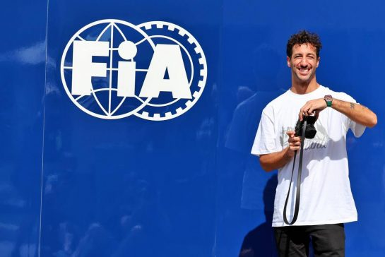 Daniel Ricciardo (AUS) McLaren.
18.11.2022. Formula 1 World Championship, Rd 22, Abu Dhabi Grand Prix, Yas Marina Circuit, Abu Dhabi, Practice Day.
- www.xpbimages.com, EMail: requests@xpbimages.com © Copyright: Moy / XPB Images