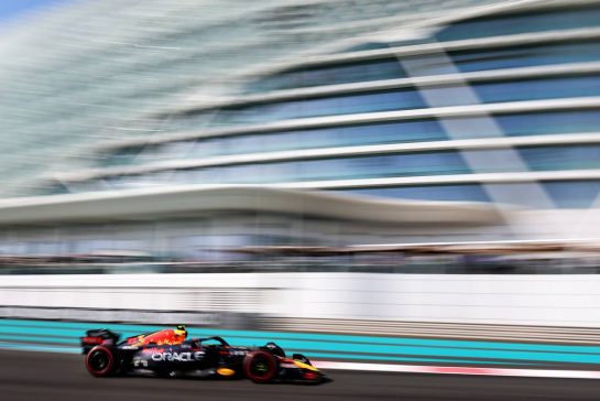 Sergio Perez (MEX) Red Bull Racing RB18.
18.11.2022. Formula 1 World Championship, Rd 22, Abu Dhabi Grand Prix, Yas Marina Circuit, Abu Dhabi, Practice Day.
- www.xpbimages.com, EMail: requests@xpbimages.com © Copyright: Moy / XPB Images