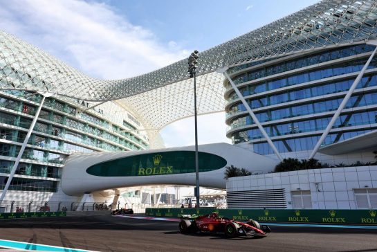Carlos Sainz Jr (ESP) Ferrari F1-75.
18.11.2022. Formula 1 World Championship, Rd 22, Abu Dhabi Grand Prix, Yas Marina Circuit, Abu Dhabi, Practice Day.
- www.xpbimages.com, EMail: requests@xpbimages.com © Copyright: Moy / XPB Images