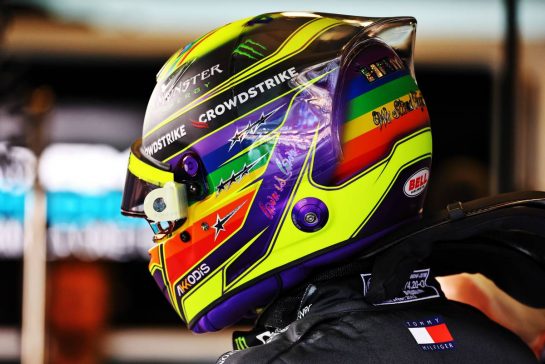 Lewis Hamilton (GBR) Mercedes AMG F1.
18.11.2022. Formula 1 World Championship, Rd 22, Abu Dhabi Grand Prix, Yas Marina Circuit, Abu Dhabi, Practice Day.
- www.xpbimages.com, EMail: requests@xpbimages.com © Copyright: Batchelor / XPB Images