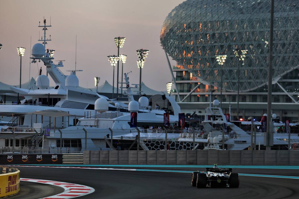 Yuki Tsunoda (JPN) AlphaTauri AT03. 18.11.2022. Formula 1 World Championship, Rd 22, Abu Dhabi Grand Prix, Yas Marina Circuit, Abu Dhabi, Practice