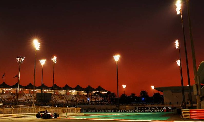 Carlos Sainz Jr (ESP) Ferrari F1-75. 18.11.2022. Formula 1 World Championship, Rd 22, Abu Dhabi Grand Prix, Yas Marina Circuit, Abu Dhabi, Practice