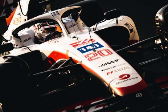Kevin Magnussen (DEN) Haas VF-22.
19.11.2022. Formula 1 World Championship, Rd 22, Abu Dhabi Grand Prix, Yas Marina Circuit, Abu Dhabi, Qualifying Day.
- www.xpbimages.com, EMail: requests@xpbimages.com © Copyright: Bearne / XPB Images