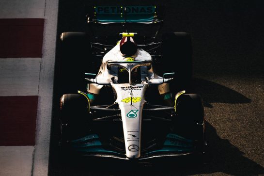 Lewis Hamilton (GBR) Mercedes AMG F1 W13.
19.11.2022. Formula 1 World Championship, Rd 22, Abu Dhabi Grand Prix, Yas Marina Circuit, Abu Dhabi, Qualifying Day.
- www.xpbimages.com, EMail: requests@xpbimages.com © Copyright: Bearne / XPB Images