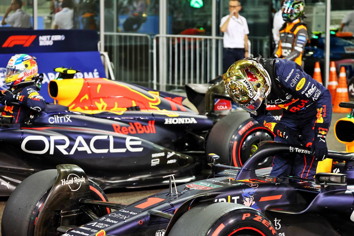 Max Verstappen (NLD) Red Bull Racing RB18 in qualifying parc ferme. 19.11.2022. Formula 1 World Championship, Rd 22, Abu Dhabi Grand Prix, Yas Marina Circuit, Abu Dhabi, Qualifying