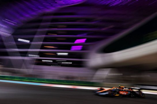 Lando Norris (GBR) McLaren MCL36.
19.11.2022. Formula 1 World Championship, Rd 22, Abu Dhabi Grand Prix, Yas Marina Circuit, Abu Dhabi, Qualifying Day.
 - www.xpbimages.com, EMail: requests@xpbimages.com © Copyright: Coates / XPB Images