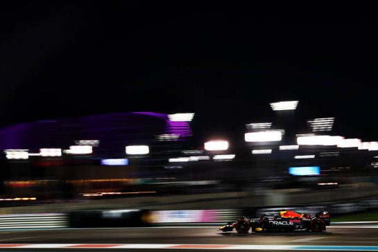 Max Verstappen (NLD) Red Bull Racing RB18.
19.11.2022. Formula 1 World Championship, Rd 22, Abu Dhabi Grand Prix, Yas Marina Circuit, Abu Dhabi, Qualifying Day.
 - www.xpbimages.com, EMail: requests@xpbimages.com © Copyright: Coates / XPB Images