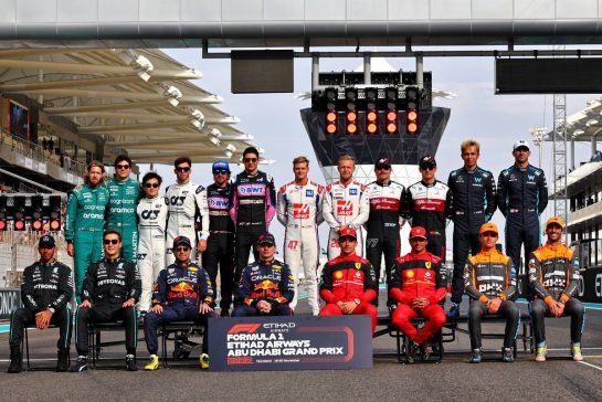 The drivers end of season group photograph.
20.11.2022. Formula 1 World Championship, Rd 22, Abu Dhabi Grand Prix, Yas Marina Circuit, Abu Dhabi, Race Day.
- www.xpbimages.com, EMail: requests@xpbimages.com © Copyright: Batchelor / XPB Images