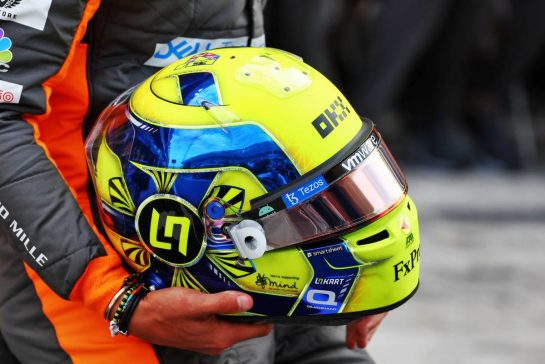 The helmet of Lando Norris (GBR) McLaren at a team photograph.
20.11.2022. Formula 1 World Championship, Rd 22, Abu Dhabi Grand Prix, Yas Marina Circuit, Abu Dhabi, Race Day.
 - www.xpbimages.com, EMail: requests@xpbimages.com © Copyright: Coates / XPB Images