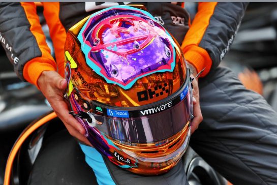 The helmet of Daniel Ricciardo (AUS) McLaren at a team photograph.
20.11.2022. Formula 1 World Championship, Rd 22, Abu Dhabi Grand Prix, Yas Marina Circuit, Abu Dhabi, Race Day.
- www.xpbimages.com, EMail: requests@xpbimages.com © Copyright: Coates / XPB Images