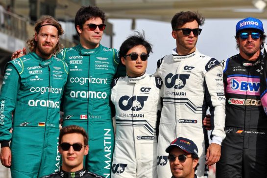 (L to R): Sebastian Vettel (GER) Aston Martin F1 Team; Lance Stroll (CDN) Aston Martin F1 Team; Yuki Tsunoda (JPN) AlphaTauri; Pierre Gasly (FRA) AlphaTauri; and Fernando Alonso (ESP) Alpine F1 Team, at the end of year drivers' photograph.
20.11.2022. Formula 1 World Championship, Rd 22, Abu Dhabi Grand Prix, Yas Marina Circuit, Abu Dhabi, Race Day.
- www.xpbimages.com, EMail: requests@xpbimages.com © Copyright: Batchelor / XPB Images